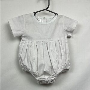 Belle Cher White short sleeve plain bubble NWT size 0-3 months